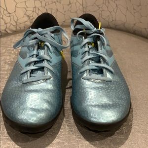 ADIDAS INDOOR SOCCER CLEATS, size 6